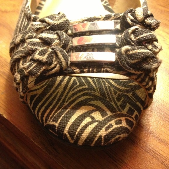 Flats - Picture 2 of 3