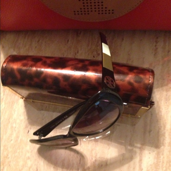 "Not available" Tory burch sunglasses