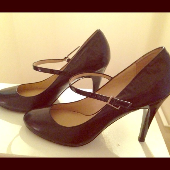 Black Nine West T Strap Pump
