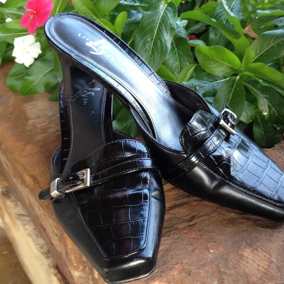 💥Reduced price💥 Size 7 black alligator style.