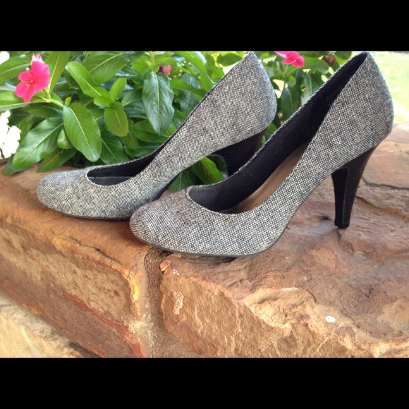 💥Reduced price💥3" heels size 7, fits like 6 1/2.