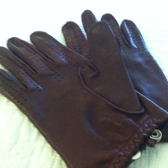 LEATHER GLOVES🌺🌺SOLD🌺🌺 - Picture 2 of 3