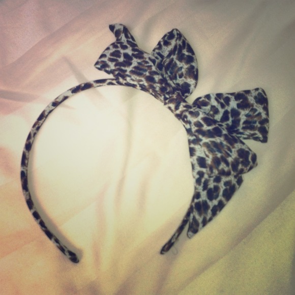Leopard bow headband