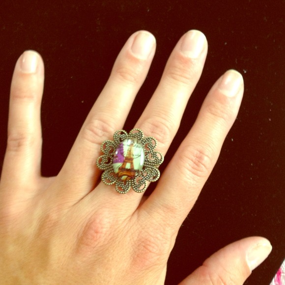 Buy 2 Get 3 FREE! Eiffel Tower vintage ring - Picture 1 of 2