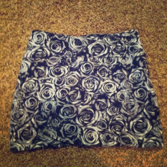 Black/gray stretchy skirt