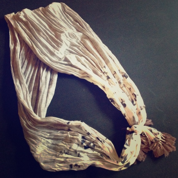 Multi-functional scarf with tassels!