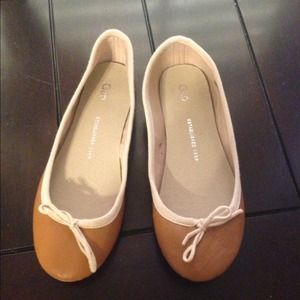 SOLD 💵💵💵Brand new size 8 Gap flats