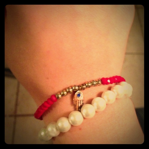 2 Bracelets