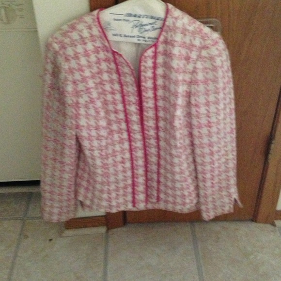 Cute pink and white jacket & skirt. Lined. Size 8