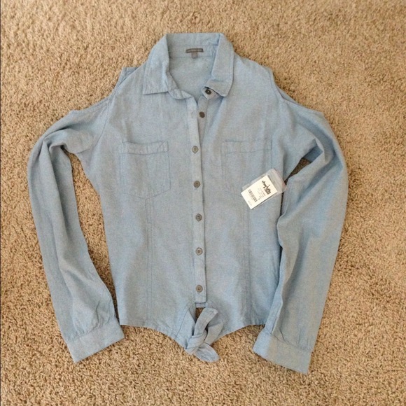 🚫Bundled Traded💢NWT denim shirt