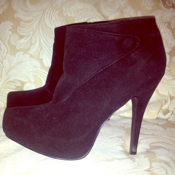 ❤️SOLD SOLD SOLD❤️Black Suede Ankle Boot Heels  8