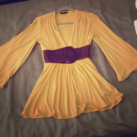Sky yellow top