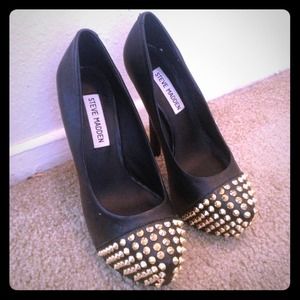 Steve Madden Black Bolddd Pump
