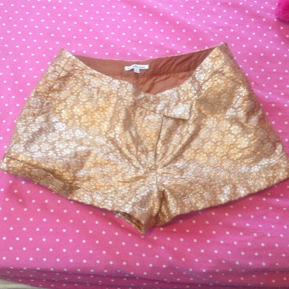 GOLD SHORTS