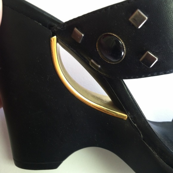 Lime Light wedge heels with cutout - Picture 3 of 3