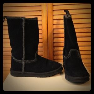 American Eagle Warm Fuzzy Boots
