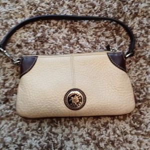 ⭕REDUCED⭕💥 Dooney and Bourke wristlet 💥