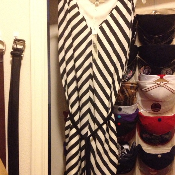 Dress - Picture 1 of 1