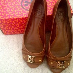 📍📍sold📍📍adorable Tory burch flats!!