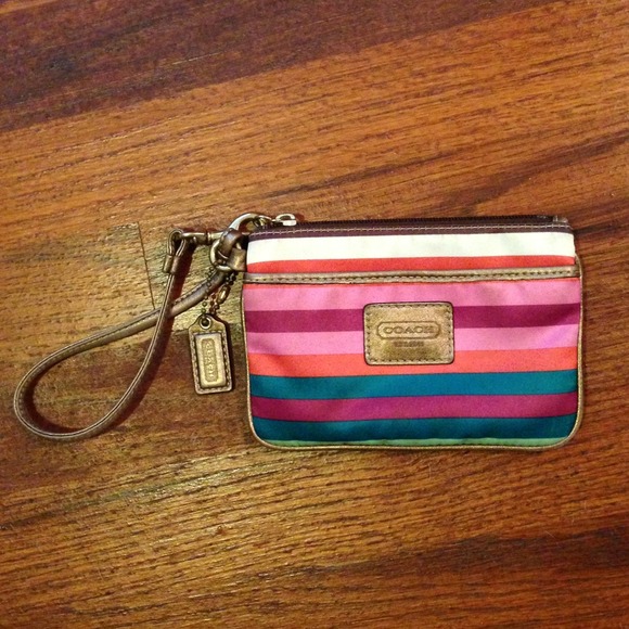 ❌SOLD❌Coach wristlet