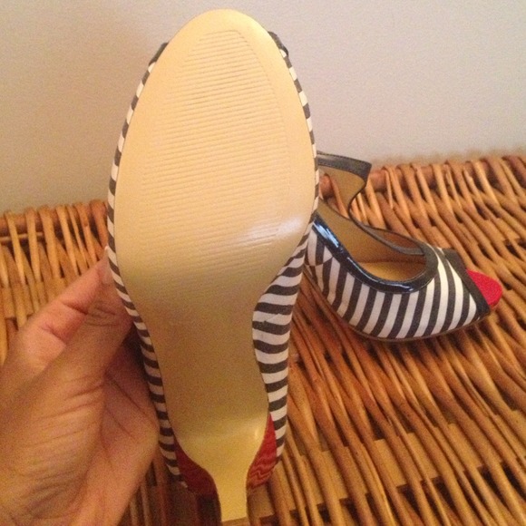 Nine West - Nautical Inspired Shoes - Picture 2 of 4