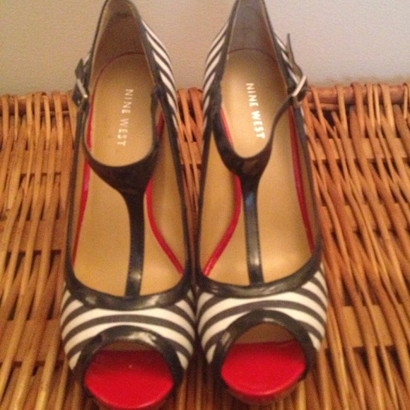 Nine West - Nautical Inspired Shoes - Picture 3 of 4