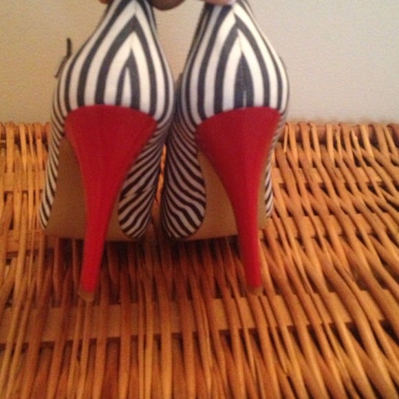Nine West - Nautical Inspired Shoes - Picture 4 of 4