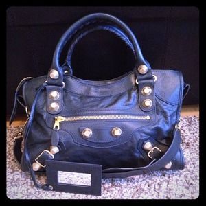 😜 BALENCIAGA!!! JUST SHARING 😜