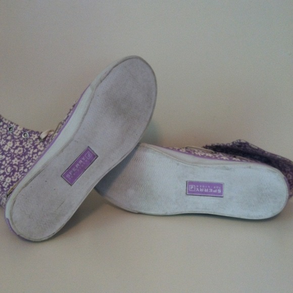 ❗️SOLD IN BUNDLE❗️Sperry Purple Floral Hi-Low Tops - Picture 4 of 4