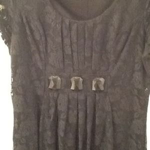 Dress black has  flowery lace 3 black diamonds