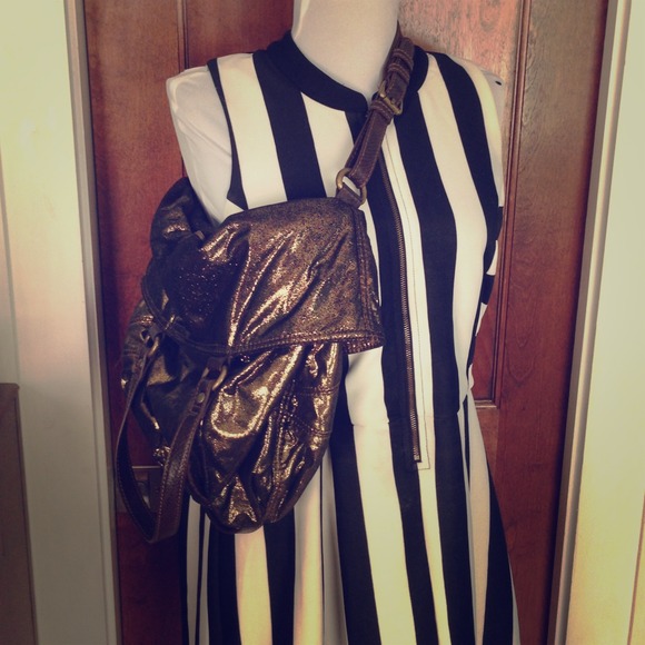 👜Metallic gold interchangeable purse and tote! 👜