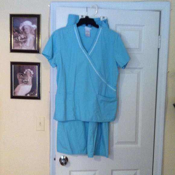Nurse Scrubs. Mint Green. REDUCED.