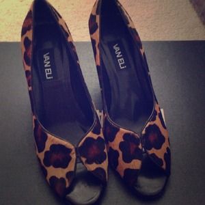 3" heel super chic Van Eli pumps