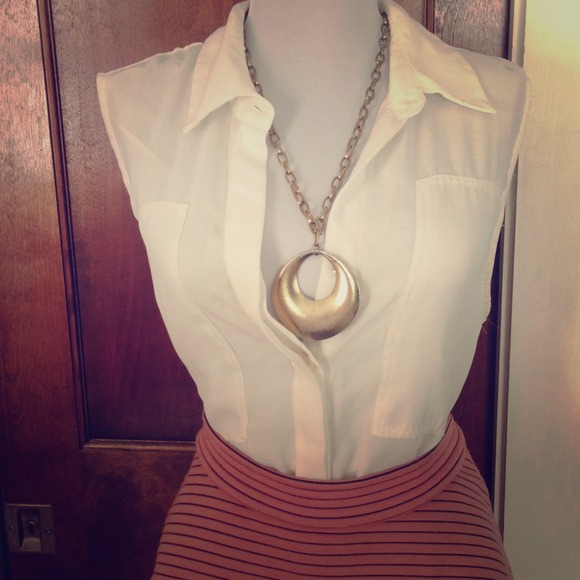 ✂PRICE CUT✂ Gold loop necklace