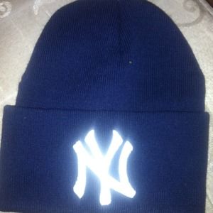 Dark blue New York beanie