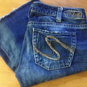 💥💥SOLD💥💥SILVER distressed jeans