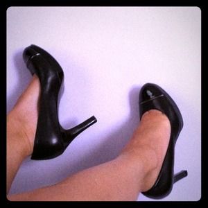 Tahari black heels with gold trim