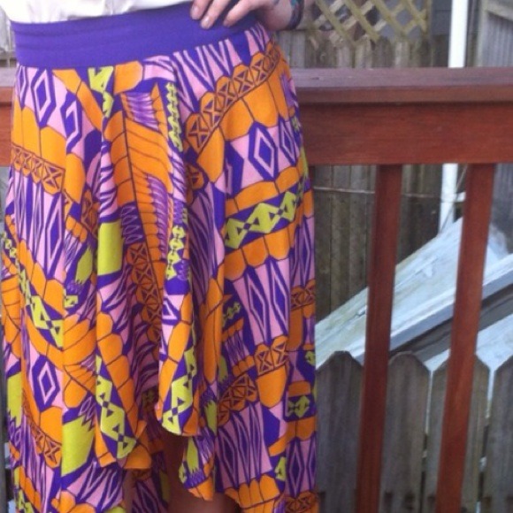 🚫SOLD🚫 Patterned High-Low Skirt - Picture 3 of 3