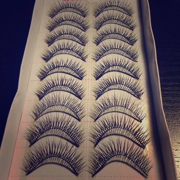 **SOLD** Lashes