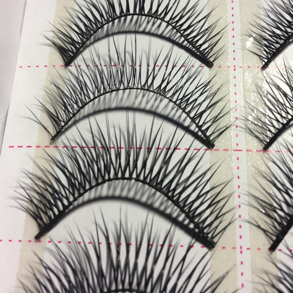 **SOLD** Lashes - Picture 2 of 3