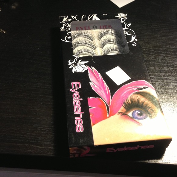 **SOLD** Lashes - Picture 3 of 3