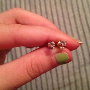 BUNDLED💎small light pink studs