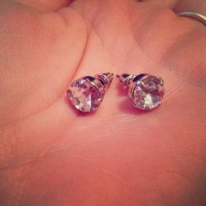 BUNDLED💎small diamond stud earrings NWOT
