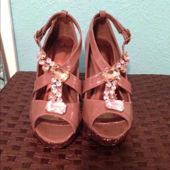 Taupe colored  BKE bling/glitter heels ❤