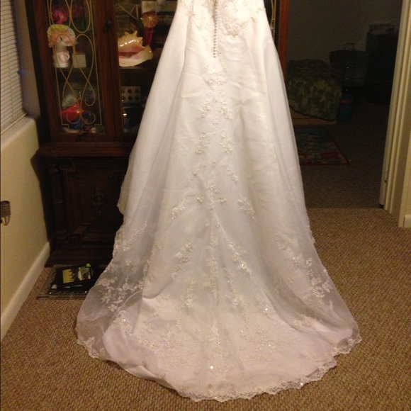 Wedding dress - Picture 3 of 4