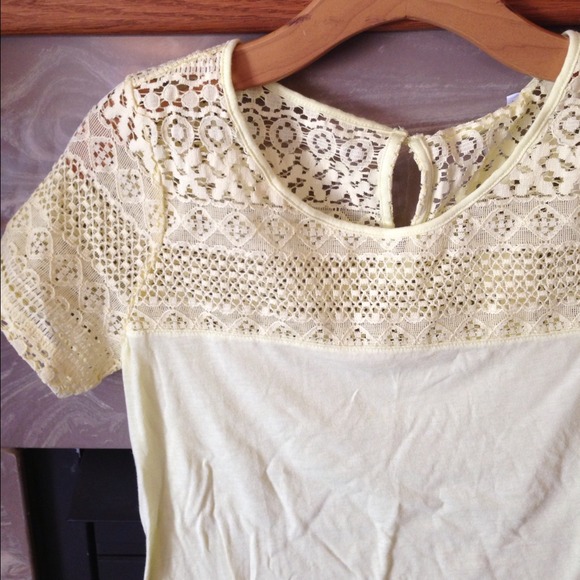 ❌SOLD in Bundle❌Forever 21 Yellow Tee