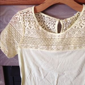 ❌SOLD in Bundle❌Forever 21 Yellow Tee