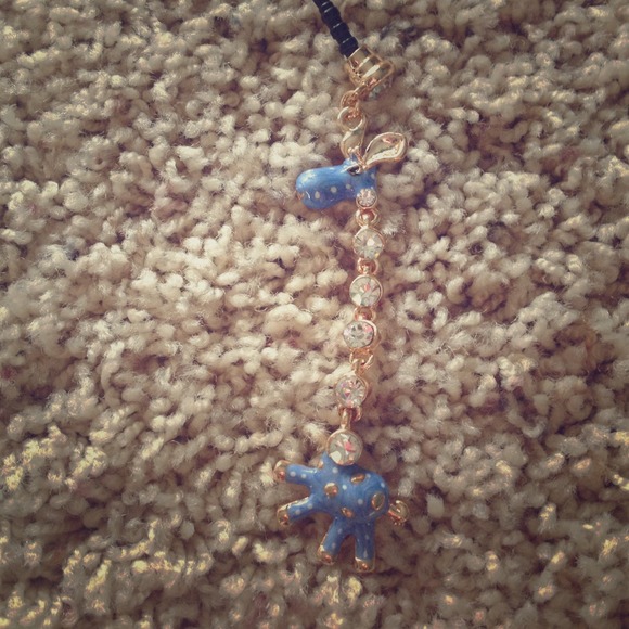 Blue giraffe dust plug  •HOLD•