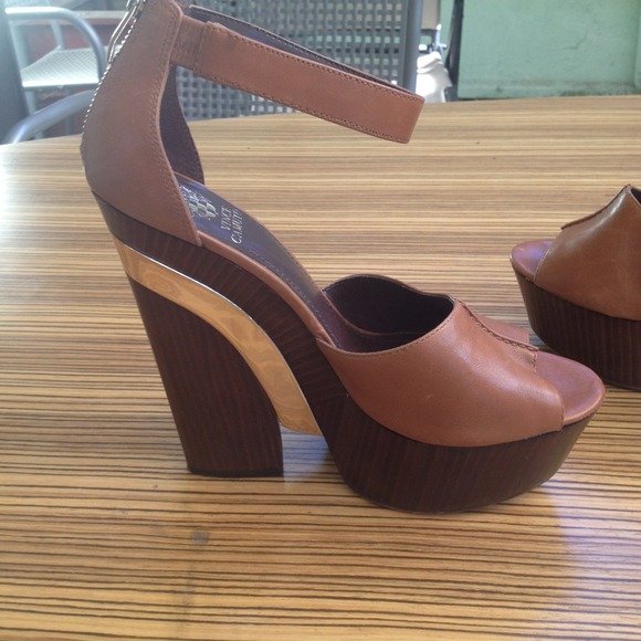🚫SOLD🚫👑Vince Camuto Tan Wedge - Picture 2 of 4