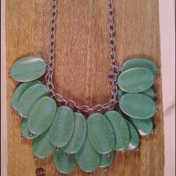 🎉Host Pick🎉Cluster Necklace - Picture 2 of 4